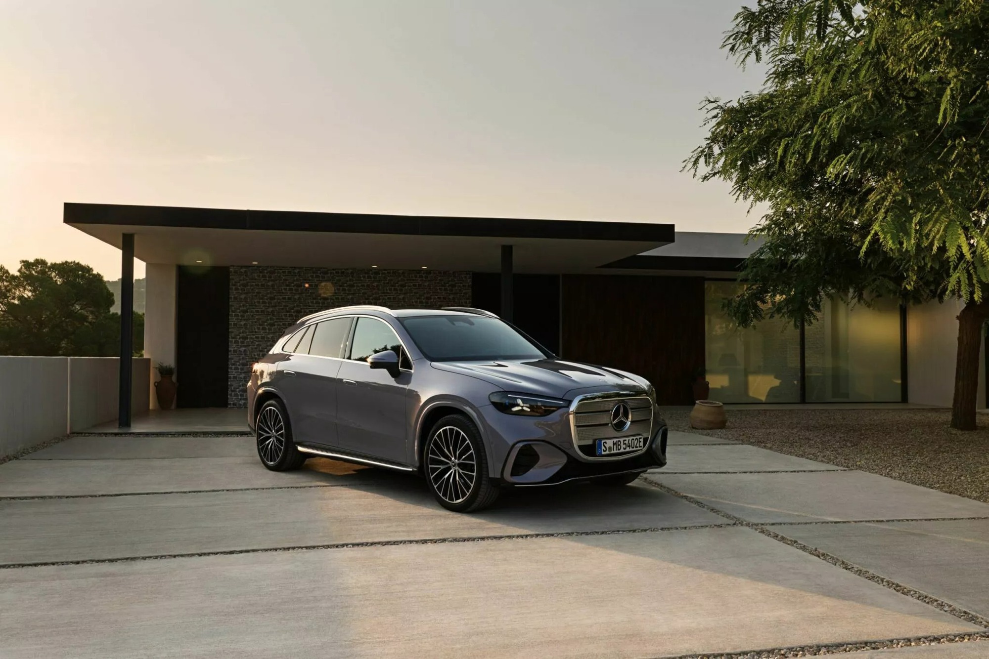 SUV bán chạy nhất của Mercedes tại Việt Nam có bản chạy điện: Lột xác từ trong ra ngoài, tầm hoạt động hơn 700 km- Ảnh 3. SUV bán chạy nhất của Mercedes tại Việt Nam có bản chạy điện: Lột xác từ trong ra ngoài, tầm hoạt động hơn 700 km- Ảnh 3.