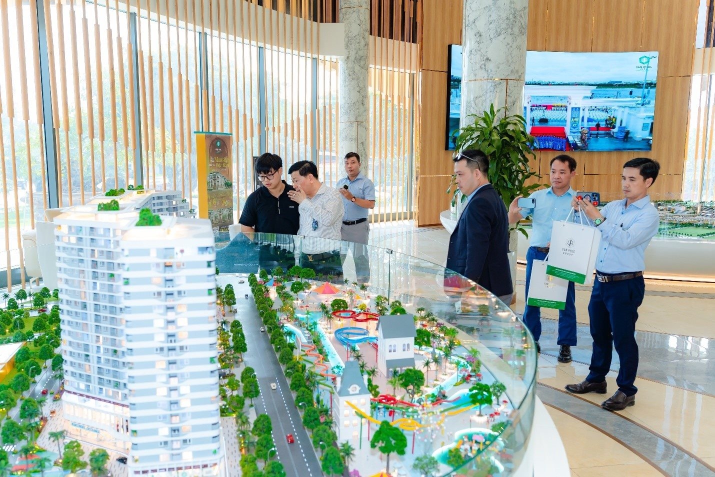 Mở rộng để tìm kiếm lợi nhuận tốt hơn, nhà đầu tư phía Bắc “nhòm ngó” bất động sản TP.HCM- Ảnh 3. Mở rộng để tìm kiếm lợi nhuận tốt hơn, nhà đầu tư phía Bắc “nhòm ngó” bất động sản TP.HCM- Ảnh 3.