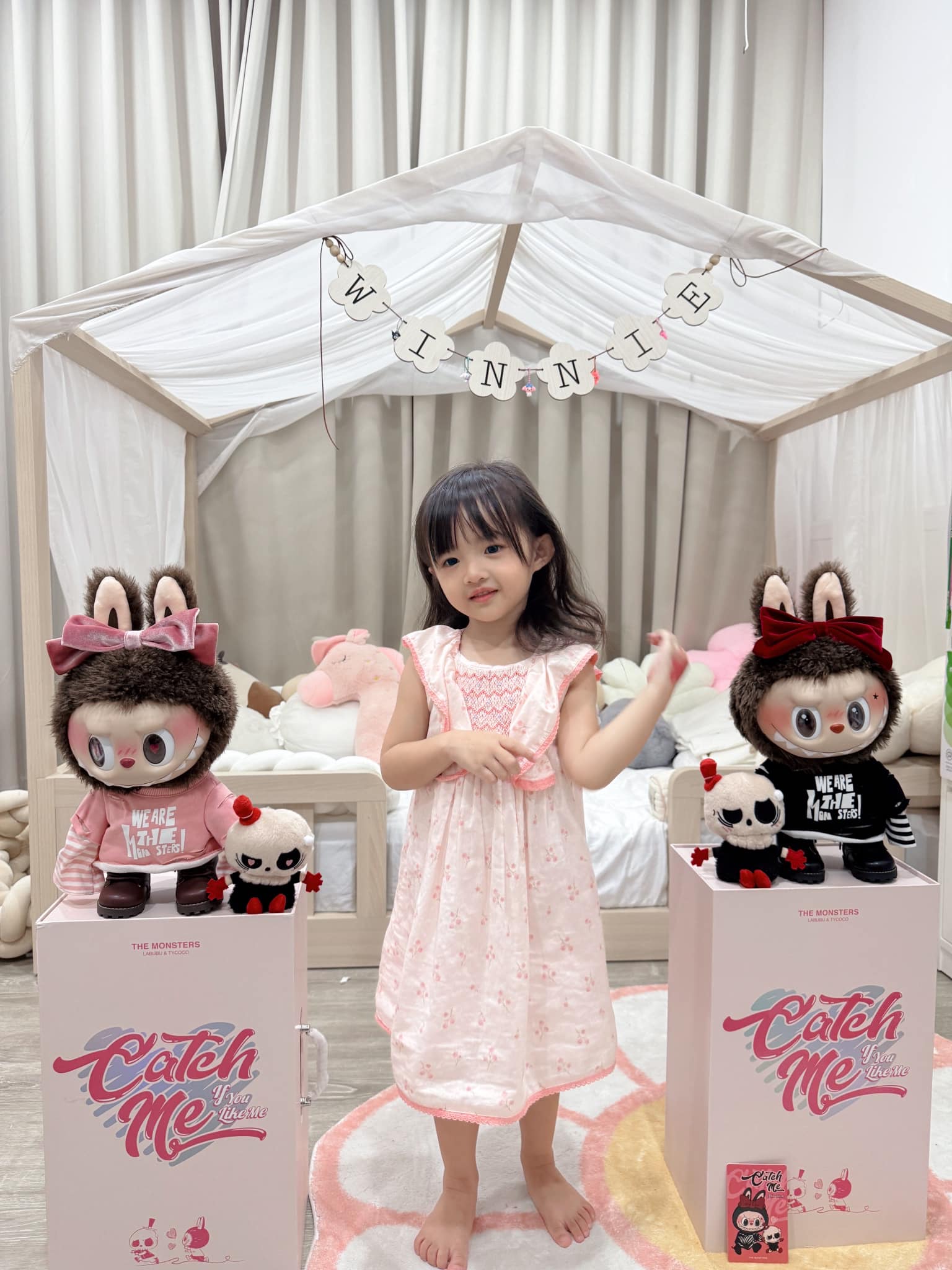 "Trưởng công chúa" Winnie - ái nữ thừa kế tập đoàn: Xinh xắn, học giỏi, hát hay, chơi thể thao đỉnh... thì ra tiểu thuyết không lừa chúng ta- Ảnh 13. "Trưởng công chúa" Winnie - ái nữ thừa kế tập đoàn: Xinh xắn, học giỏi, hát hay, chơi thể thao đỉnh... thì ra tiểu thuyết không lừa chúng ta- Ảnh 13.