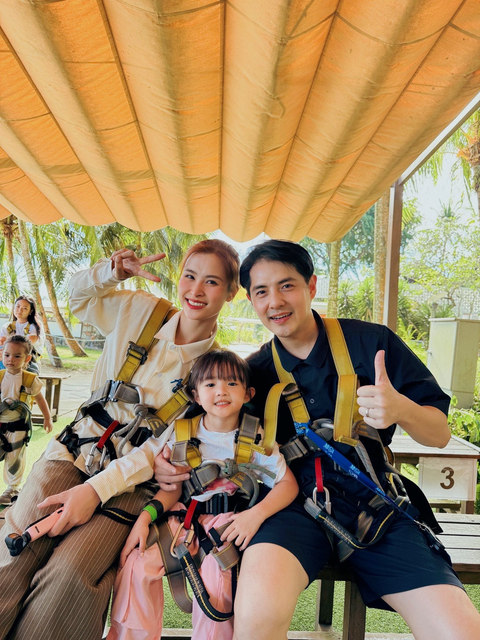 "Trưởng công chúa" Winnie - ái nữ thừa kế tập đoàn: Xinh xắn, học giỏi, hát hay, chơi thể thao đỉnh... thì ra tiểu thuyết không lừa chúng ta- Ảnh 15. "Trưởng công chúa" Winnie - ái nữ thừa kế tập đoàn: Xinh xắn, học giỏi, hát hay, chơi thể thao đỉnh... thì ra tiểu thuyết không lừa chúng ta- Ảnh 15.
