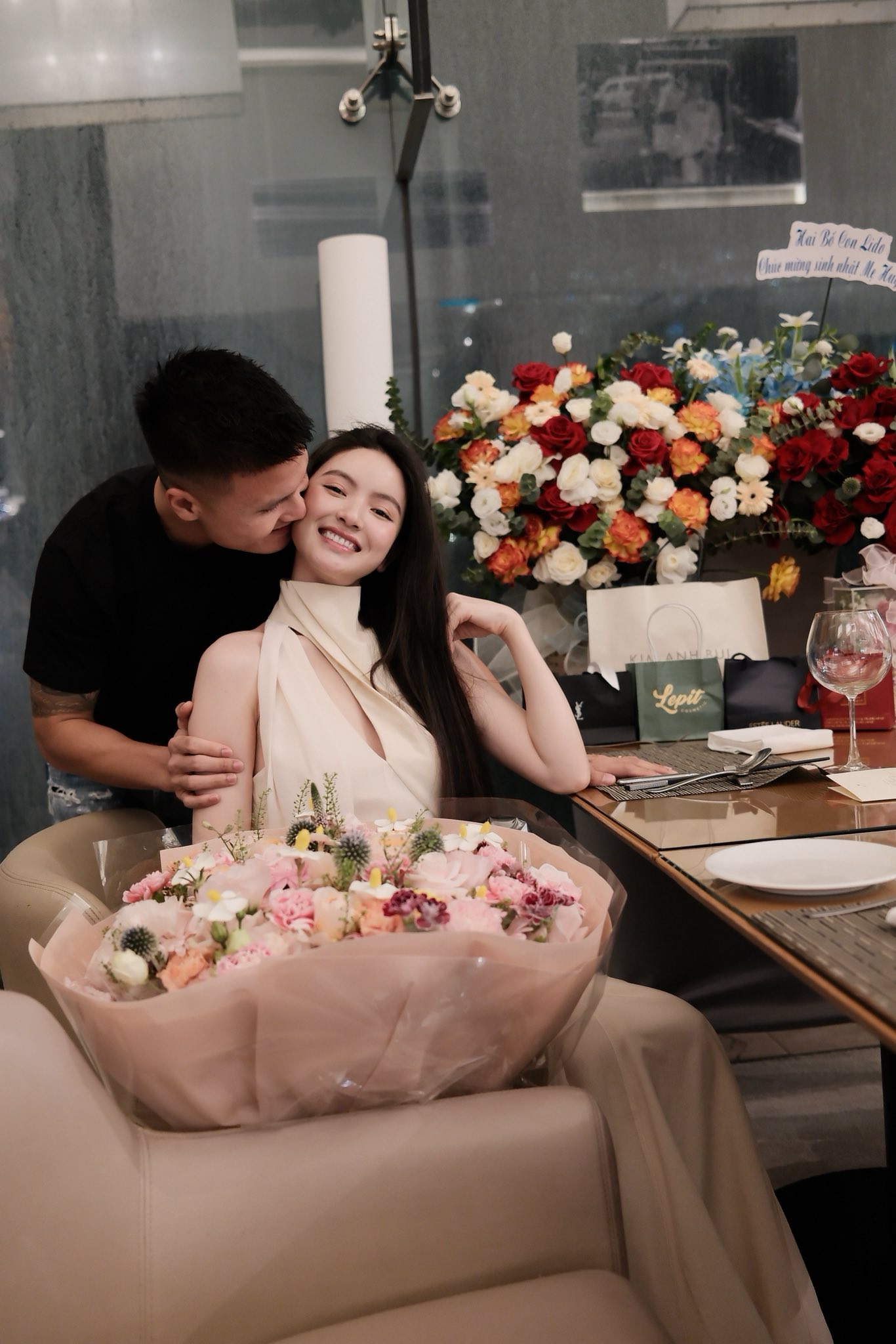 Lộ ảnh hiếm vợ Quang Hải thời đi học: Nhan sắc trong veo, nhận giấy khen liên tục, còn ai nghi ngờ học vấn?- Ảnh 5. Lộ ảnh hiếm vợ Quang Hải thời đi học: Nhan sắc trong veo, nhận giấy khen liên tục, còn ai nghi ngờ học vấn?- Ảnh 5.