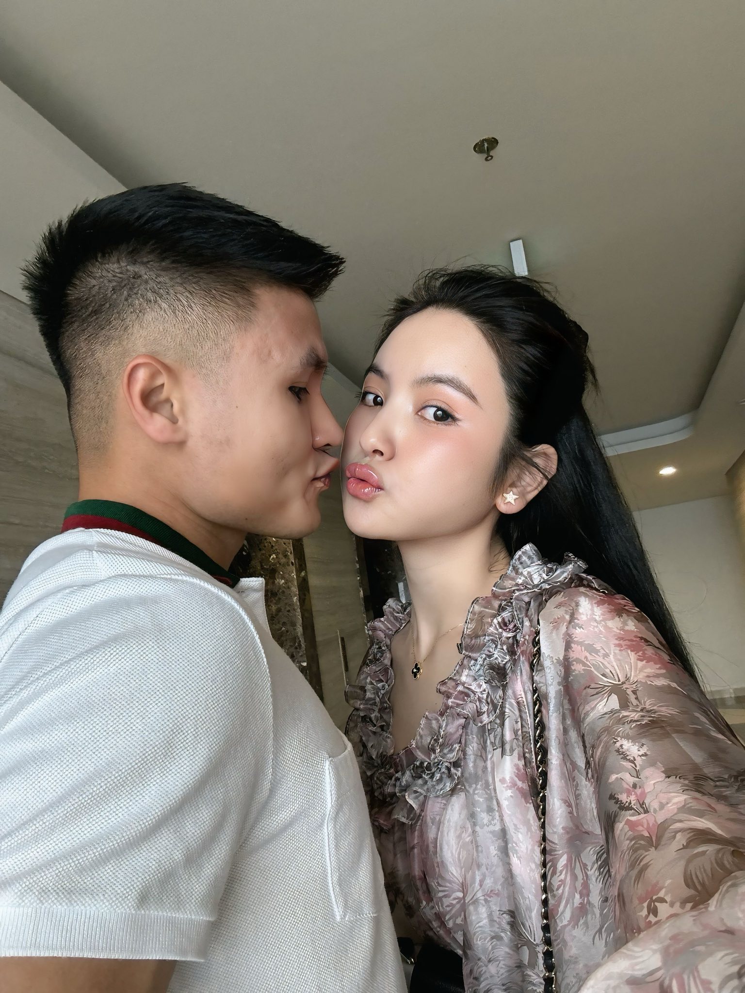 Lộ ảnh hiếm vợ Quang Hải thời đi học: Nhan sắc trong veo, nhận giấy khen liên tục, còn ai nghi ngờ học vấn?- Ảnh 4. Lộ ảnh hiếm vợ Quang Hải thời đi học: Nhan sắc trong veo, nhận giấy khen liên tục, còn ai nghi ngờ học vấn?- Ảnh 4.