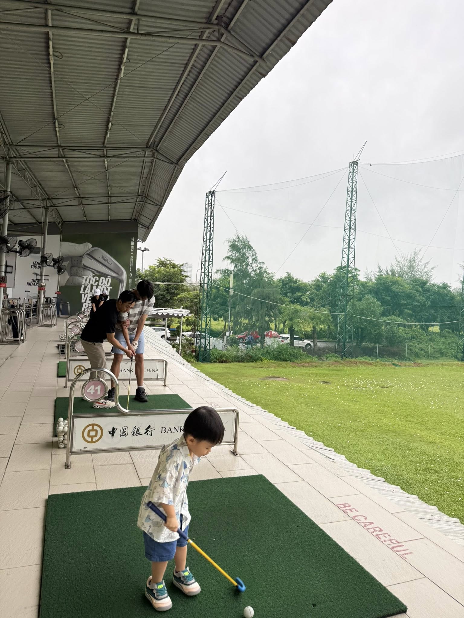 Subeo cuối tuần thư giãn cùng bố bên sân golf: Chuẩn thiếu gia nhà hào môn đây rồi- Ảnh 5.