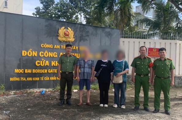 Thiếu nữ 18 tuổi ở Hà Nội mất tích vừa được giải cứu tại một nhà nghỉ- Ảnh 1. Thiếu nữ 18 tuổi ở Hà Nội mất tích vừa được giải cứu tại một nhà nghỉ- Ảnh 1.
