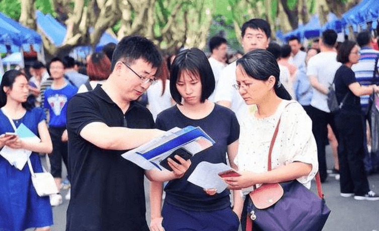 Tân sinh viên nhập học tốt nhất nên có phụ huynh đi cùng: Chia sẻ của một đàn chị rất đáng suy ngẫm- Ảnh 2.