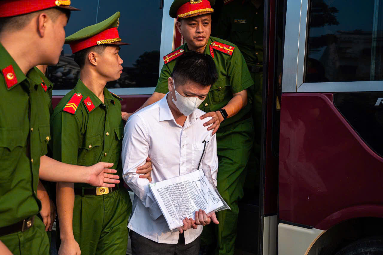 Cựu phó Chủ nhiệm Văn phòng Quốc hội, cựu Trợ lý Chủ tịch Quốc hội hầu toà- Ảnh 2.