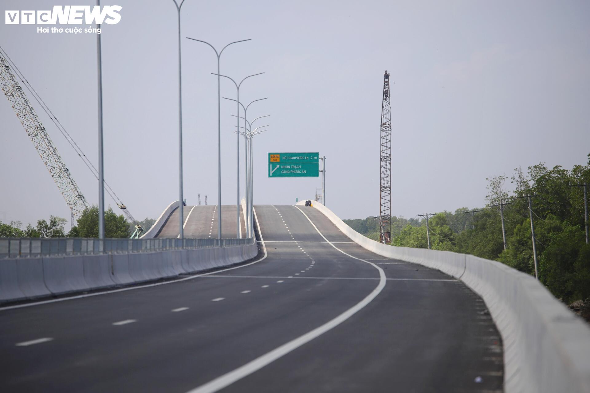 Khẩn trương thi công 'nút thắt' cuối cùng của cao tốc Bến Lức - Long Thành- Ảnh 16. Khẩn trương thi công 'nút thắt' cuối cùng của cao tốc Bến Lức - Long Thành- Ảnh 16.