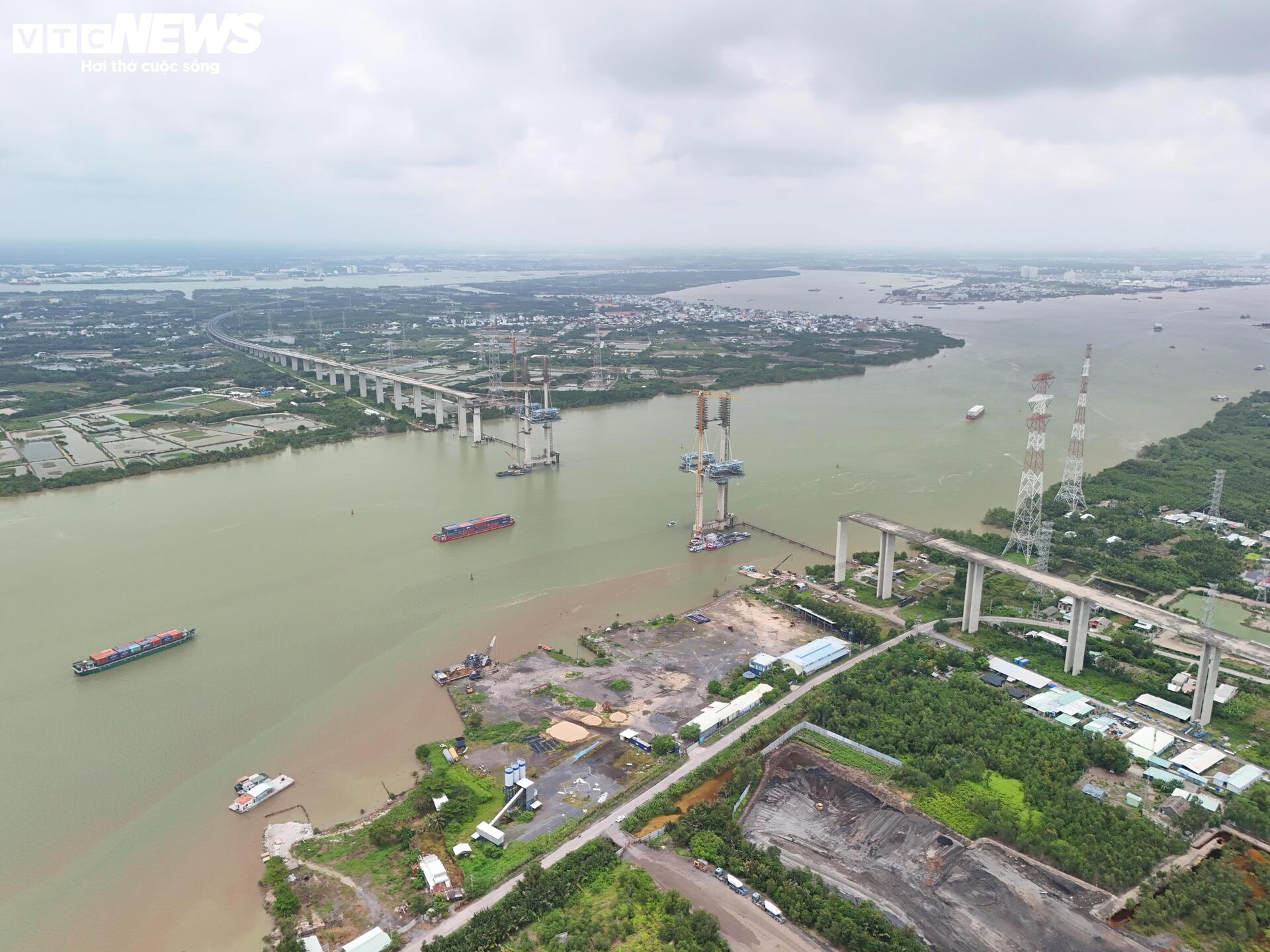 Khẩn trương thi công 'nút thắt' cuối cùng của cao tốc Bến Lức - Long Thành- Ảnh 1. Khẩn trương thi công 'nút thắt' cuối cùng của cao tốc Bến Lức - Long Thành- Ảnh 1.