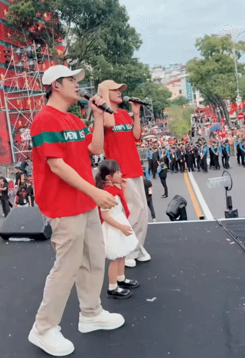 "Trưởng công chúa" Winnie - ái nữ thừa kế tập đoàn: Xinh xắn, học giỏi, hát hay, chơi thể thao đỉnh... thì ra tiểu thuyết không lừa chúng ta- Ảnh 4. "Trưởng công chúa" Winnie - ái nữ thừa kế tập đoàn: Xinh xắn, học giỏi, hát hay, chơi thể thao đỉnh... thì ra tiểu thuyết không lừa chúng ta- Ảnh 4.