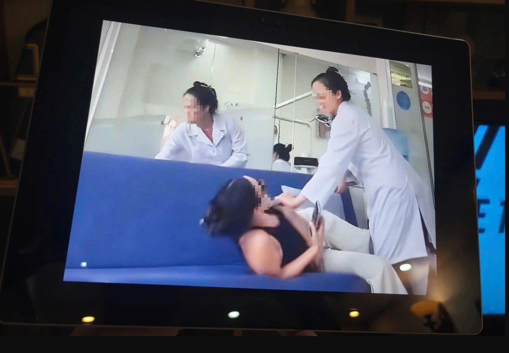 Vụ khách hàng bị chủ nha khoa hành hung, đập tài sản: Nạn nhân phải vào viện điều trị, hoảng loạn kể nguyên nhân- Ảnh 1. Vụ khách hàng bị chủ nha khoa hành hung, đập tài sản: Nạn nhân phải vào viện điều trị, hoảng loạn kể nguyên nhân- Ảnh 1.