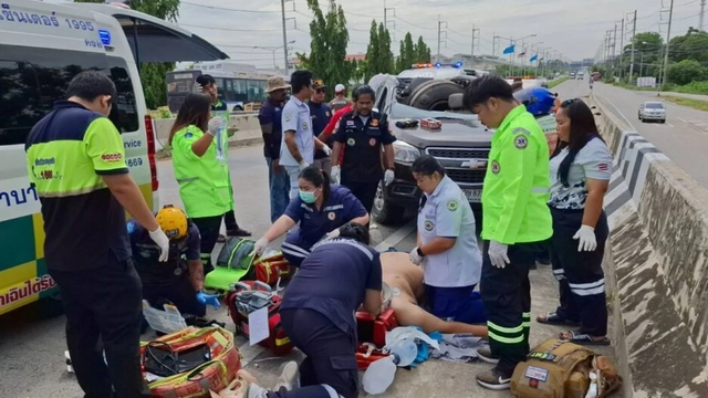 Đang lái chiếc SUV, nam y tá bỗng gặp tai họa 'từ trên trời rơi xuống', nhìn hiện trường ai cũng sợ hãi- Ảnh 2.