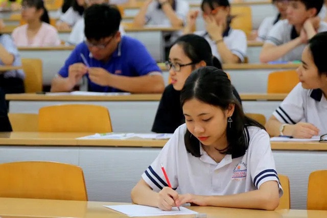Thầy giáo Hà Nội khuyên: Nghe thầy, lớp 11 cứ làm điều này, cơ hội vào đại học rộng mở hơn bao giờ hết - Hơn nhau ở lựa thời điểm- Ảnh 1. Thầy giáo Hà Nội khuyên: Nghe thầy, lớp 11 cứ làm điều này, cơ hội vào đại học rộng mở hơn bao giờ hết - Hơn nhau ở lựa thời điểm- Ảnh 1.
