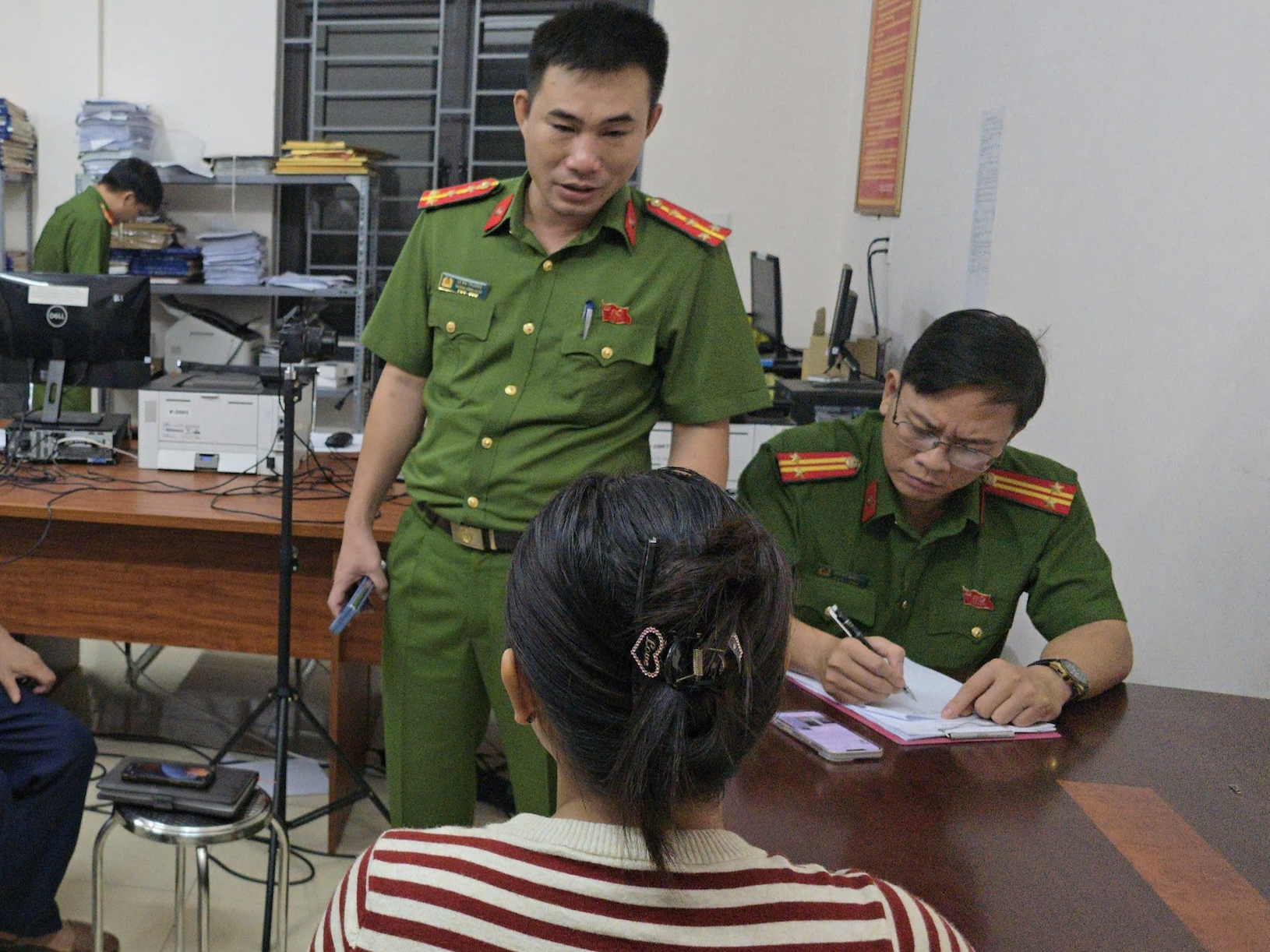 Ngành điện cảnh báo khẩn toàn bộ người dân, khuyến khích nên làm 1 việc- Ảnh 3. Ngành điện cảnh báo khẩn toàn bộ người dân, khuyến khích nên làm 1 việc- Ảnh 3.