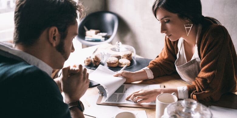 Người EQ thấp thường nói 4 câu này khi vay tiền, kiểm tra xem bạn có biểu hiện nào không?- Ảnh 2.