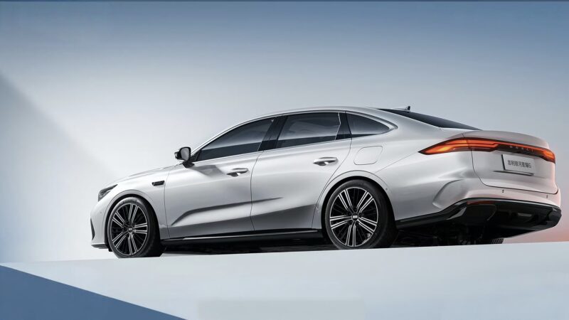 Hãng xe xây nhà máy 4.100 tỷ tại Hưng Yên ra mắt đối thủ Toyota Camry: siêu tiết kiệm xăng, ngoại hình như Mercedes, giá mềm từ 332 triệu đồng- Ảnh 2. Hãng xe xây nhà máy 4.100 tỷ tại Hưng Yên ra mắt đối thủ Toyota Camry: siêu tiết kiệm xăng, ngoại hình như Mercedes, giá mềm từ 332 triệu đồng- Ảnh 2.