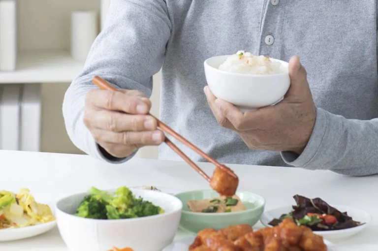 Người sống thọ thường có 5 thói quen ăn uống- Ảnh 1. Người sống thọ thường có 5 thói quen ăn uống- Ảnh 1.