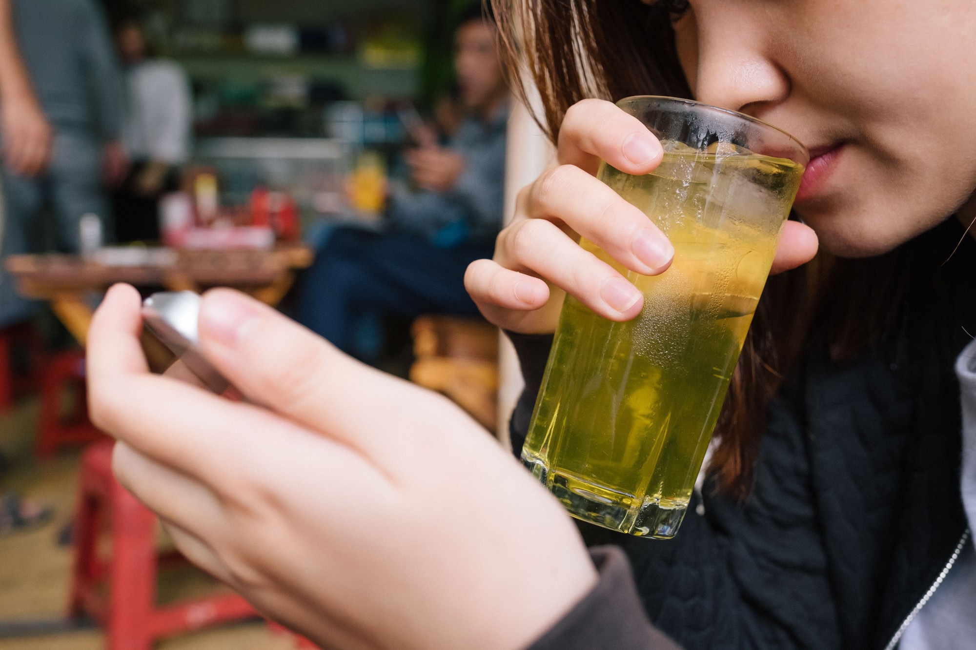 Trà đá: Món giải khát quốc dân có thể gây SUY THẬN nếu uống SAI- Ảnh 2.