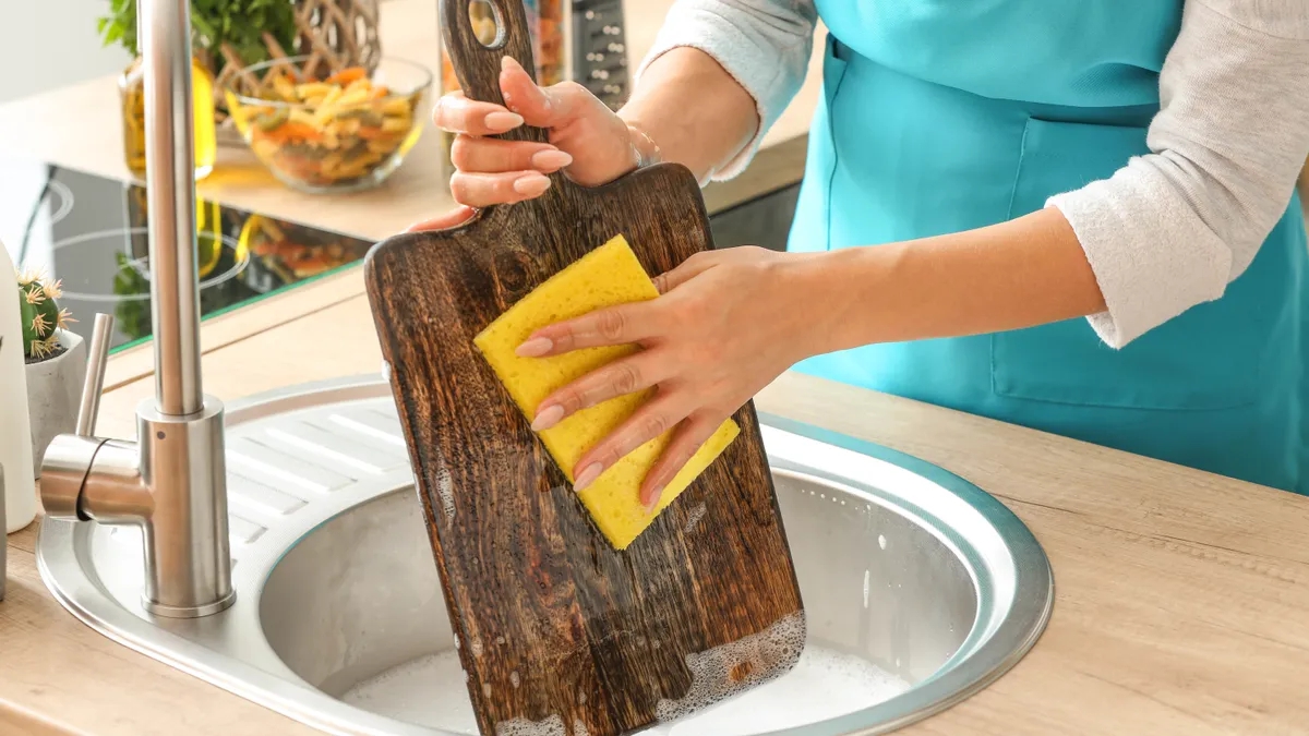 Cách làm sạch thớt gỗ để tránh rước bệnh vào người: Rất đơn giản nhưng không phải ai cũng biết- Ảnh 2. Cách làm sạch thớt gỗ để tránh rước bệnh vào người: Rất đơn giản nhưng không phải ai cũng biết- Ảnh 2.