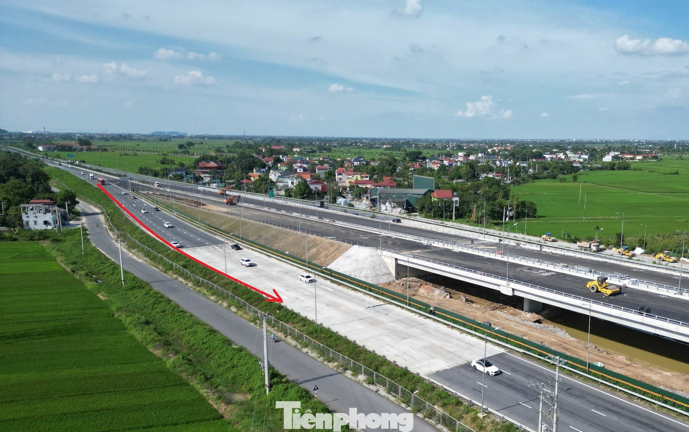 Hình hài nút giao 2 tầng cao tốc Bắc Nam qua Ninh Bình chuẩn bị thông xe- Ảnh 4. Hình hài nút giao 2 tầng cao tốc Bắc Nam qua Ninh Bình chuẩn bị thông xe- Ảnh 4.