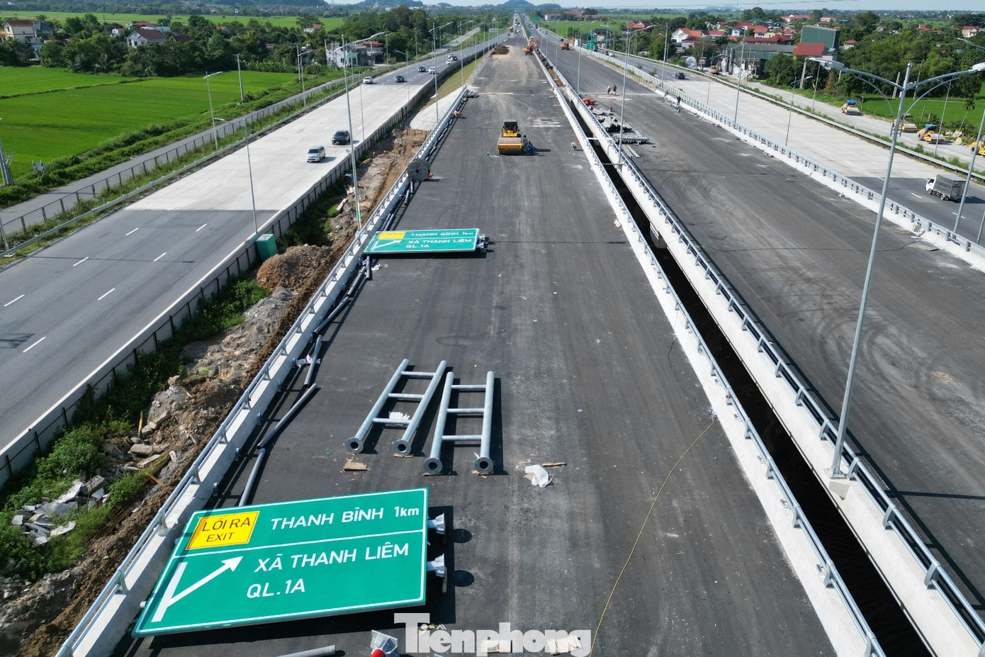 Hình hài nút giao 2 tầng cao tốc Bắc Nam qua Ninh Bình chuẩn bị thông xe- Ảnh 5. Hình hài nút giao 2 tầng cao tốc Bắc Nam qua Ninh Bình chuẩn bị thông xe- Ảnh 5.
