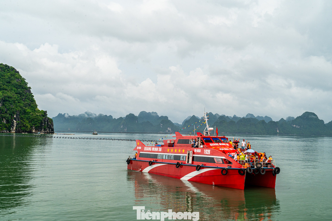 Quảng Ninh tạm dừng cấp phép cho tàu chở khách, tàu du lịch ra biển- Ảnh 1. Quảng Ninh tạm dừng cấp phép cho tàu chở khách, tàu du lịch ra biển- Ảnh 1.