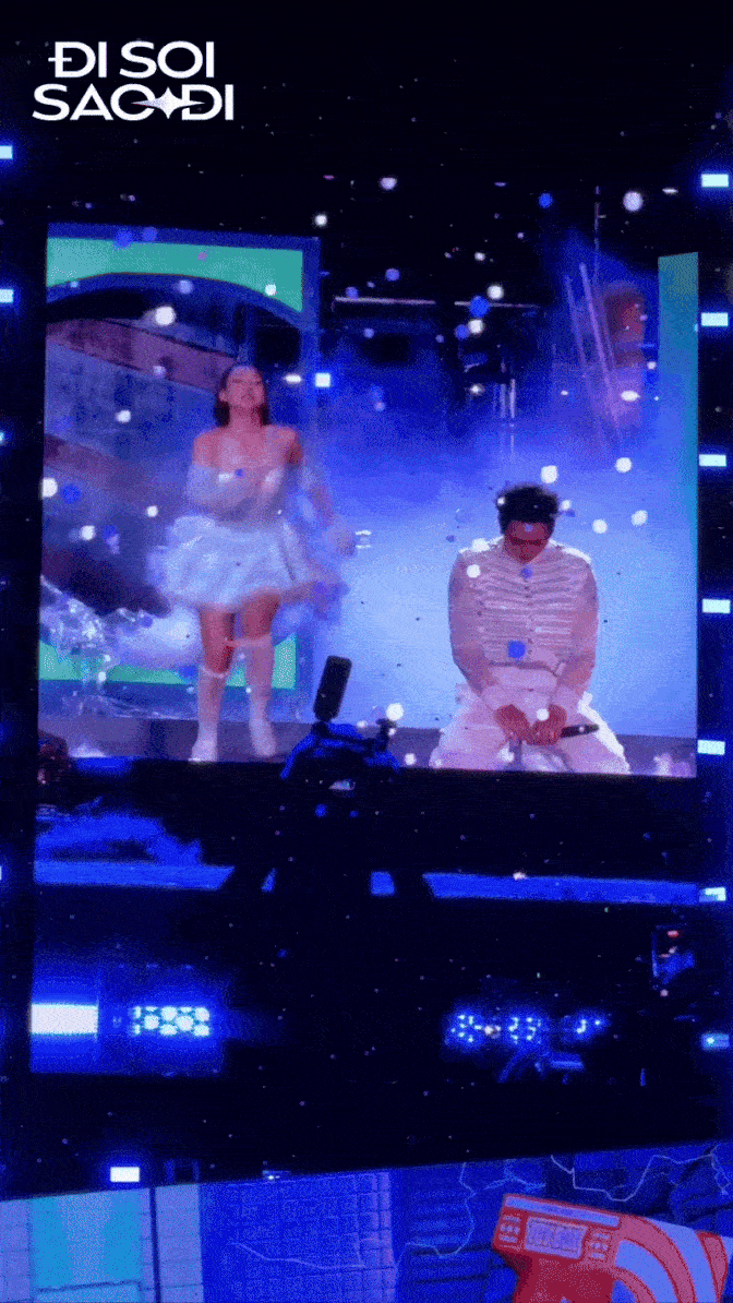 Công chúa chạy vội ngã thẳng vào hoàng tử SOOBIN, khoảnh khắc vỗ về khiến netizen vừa cười vừa thương!- Ảnh 1.