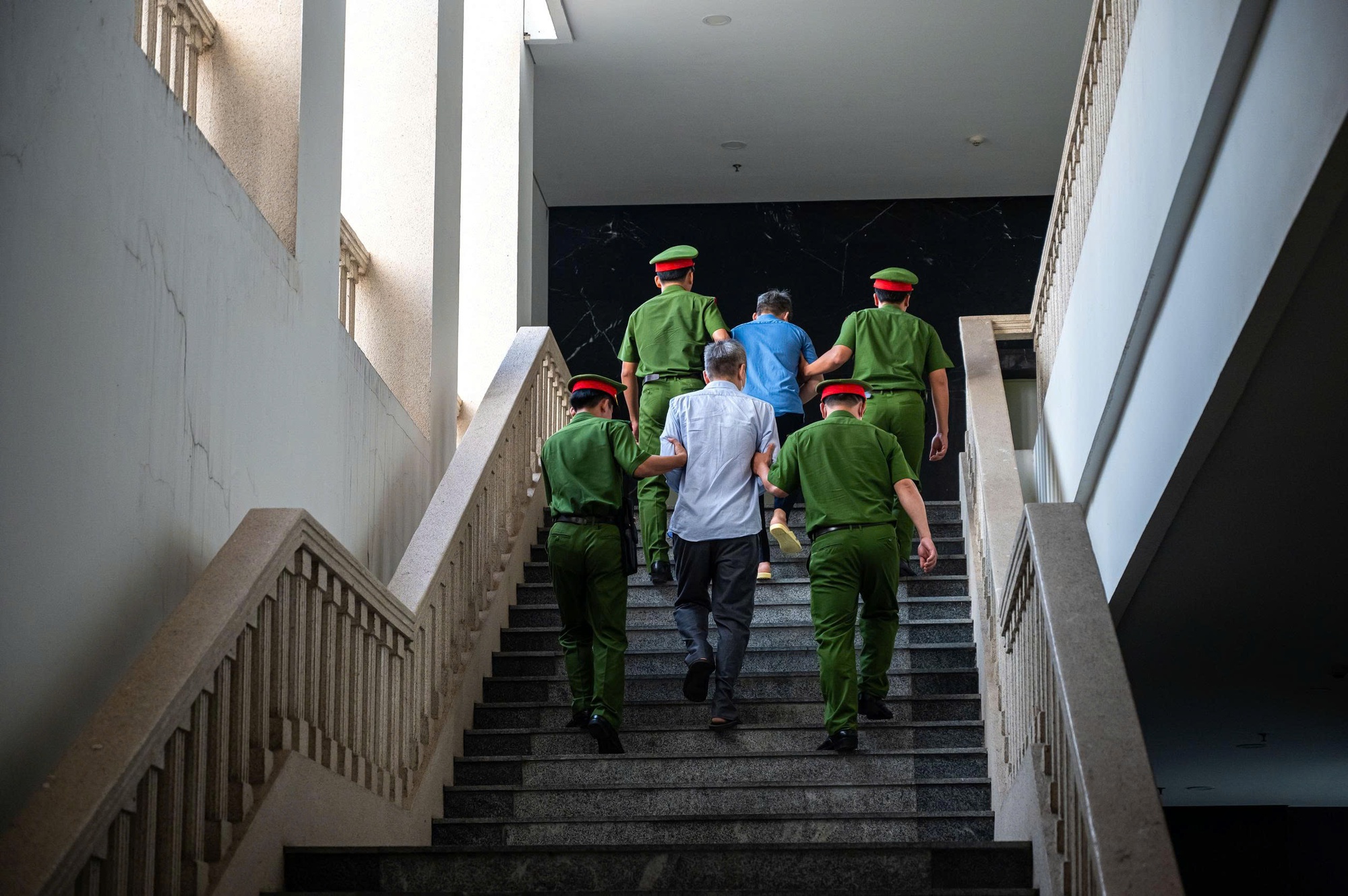 Cựu phó Chủ nhiệm Văn phòng Quốc hội, cựu Trợ lý Chủ tịch Quốc hội hầu toà- Ảnh 14.