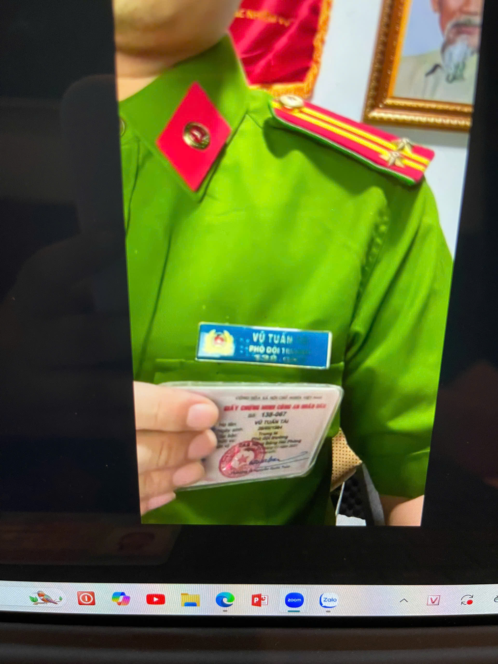 Nữ sinh ở Hà Nội quyết chuyển khoản cho lừa đảo nhưng lại được công an nhận xét hiểu chuyện- Ảnh 2. Nữ sinh ở Hà Nội quyết chuyển khoản cho lừa đảo nhưng lại được công an nhận xét hiểu chuyện- Ảnh 2.
