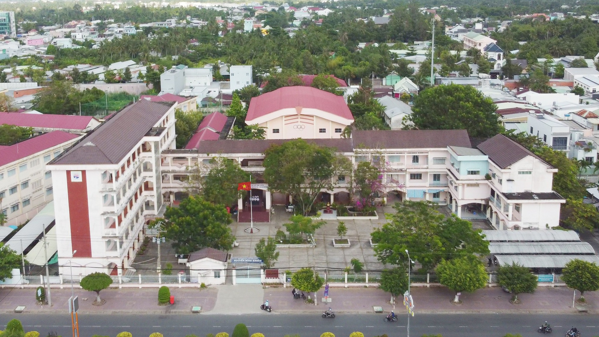 Ngôi trường miền Tây từng làm nên kỳ tích khi có 2 nữ sinh vô địch Đường Lên Đỉnh Olympia, học trò liên tục ẵm giải quốc gia- Ảnh 2. Ngôi trường miền Tây từng làm nên kỳ tích khi có 2 nữ sinh vô địch Đường Lên Đỉnh Olympia, học trò liên tục ẵm giải quốc gia- Ảnh 2.