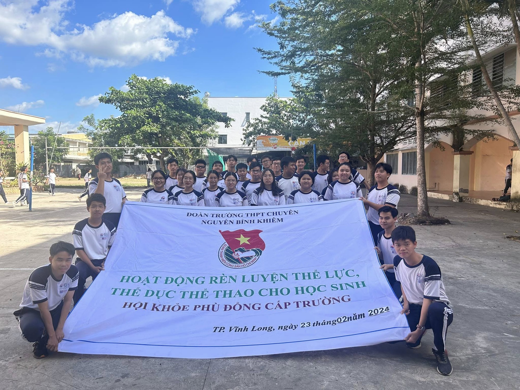 Ngôi trường miền Tây từng làm nên kỳ tích khi có 2 nữ sinh vô địch Đường Lên Đỉnh Olympia, học trò liên tục ẵm giải quốc gia- Ảnh 8. Ngôi trường miền Tây từng làm nên kỳ tích khi có 2 nữ sinh vô địch Đường Lên Đỉnh Olympia, học trò liên tục ẵm giải quốc gia- Ảnh 8.