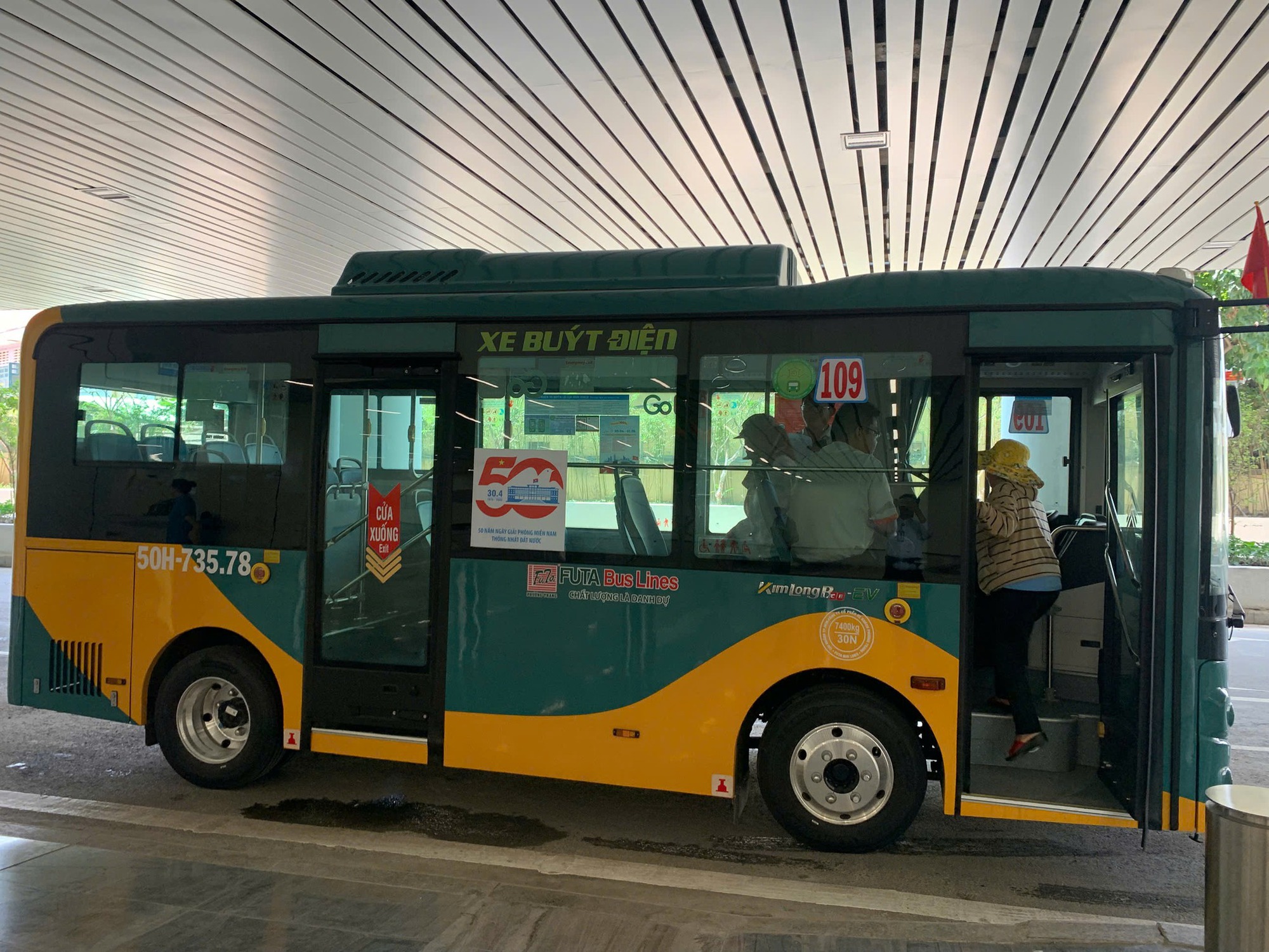 Chỉ tốn 5k để đi xe đến sân bay Tân Sơn Nhất, một cách quá hay mà cực ít người biết đến- Ảnh 7. Chỉ tốn 5k để đi xe đến sân bay Tân Sơn Nhất, một cách quá hay mà cực ít người biết đến- Ảnh 7.