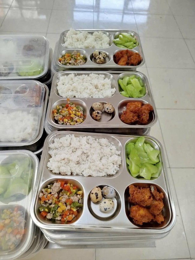 Phụ huynh Hà Nội rần rần khoe bữa ăn bán trú 10 NGHÌN ĐỒNG của con khiến ai nấy “lác mắt”: Chỉ mong con mình cũng được như thế!- Ảnh 5. Phụ huynh Hà Nội rần rần khoe bữa ăn bán trú 10 NGHÌN ĐỒNG của con khiến ai nấy “lác mắt”: Chỉ mong con mình cũng được như thế!- Ảnh 5.