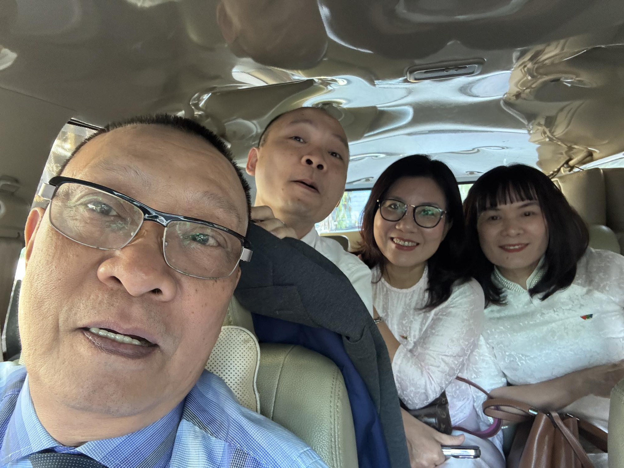 Xưng hô "bất thường" của con trai Lại Văn Sâm với bố, dàn sao Việt phản ứng- Ảnh 1. Xưng hô "bất thường" của con trai Lại Văn Sâm với bố, dàn sao Việt phản ứng- Ảnh 1.