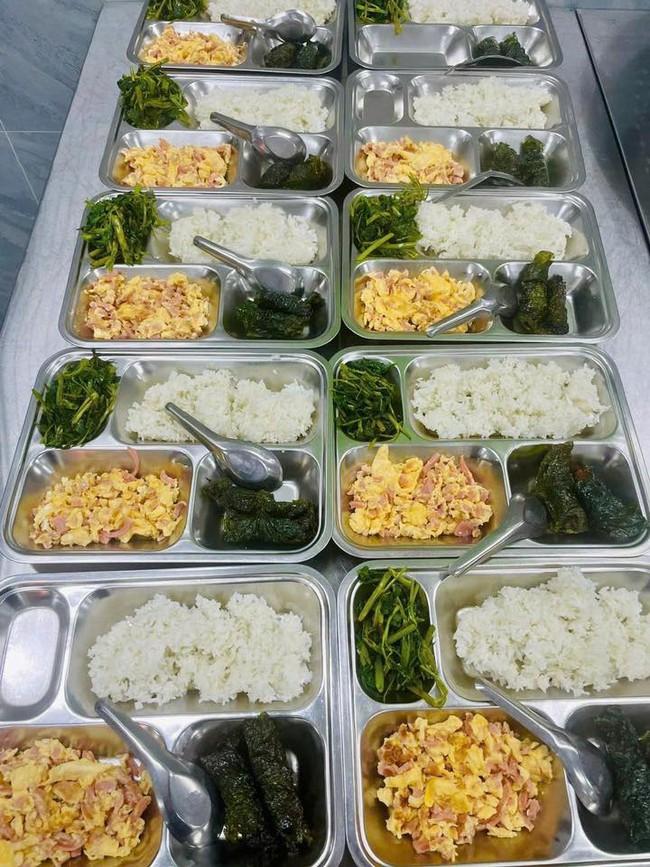 Phụ huynh Hà Nội rần rần khoe bữa ăn bán trú 10 NGHÌN ĐỒNG của con khiến ai nấy “lác mắt”: Chỉ mong con mình cũng được như thế!- Ảnh 1. Phụ huynh Hà Nội rần rần khoe bữa ăn bán trú 10 NGHÌN ĐỒNG của con khiến ai nấy “lác mắt”: Chỉ mong con mình cũng được như thế!- Ảnh 1.