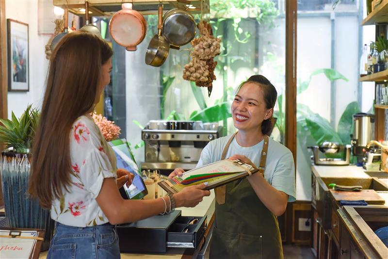 Từ thách thức đến cơ hội: Sacombank đồng hành cùng hộ kinh doanh chuyển đổi số- Ảnh 2. Từ thách thức đến cơ hội: Sacombank đồng hành cùng hộ kinh doanh chuyển đổi số- Ảnh 2.