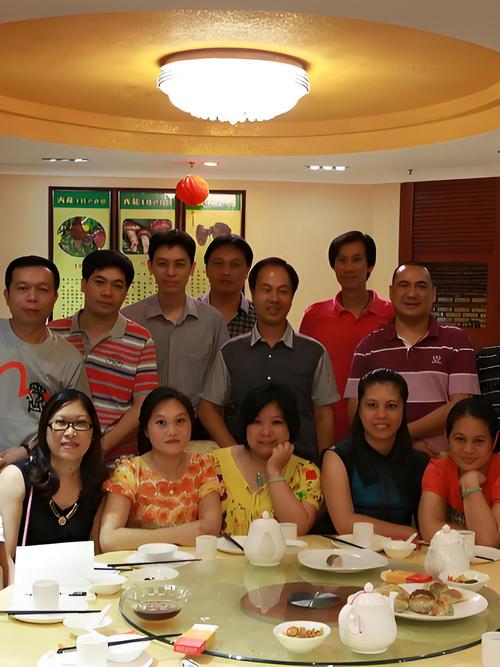 Họp lớp hết 615 triệu, người đàn ông bị xem thường cả buổi bỗng rút thẻ đen ra thanh toán khiến tất cả sửng sốt- Ảnh 2. Họp lớp hết 615 triệu, người đàn ông bị xem thường cả buổi bỗng rút thẻ đen ra thanh toán khiến tất cả sửng sốt- Ảnh 2.