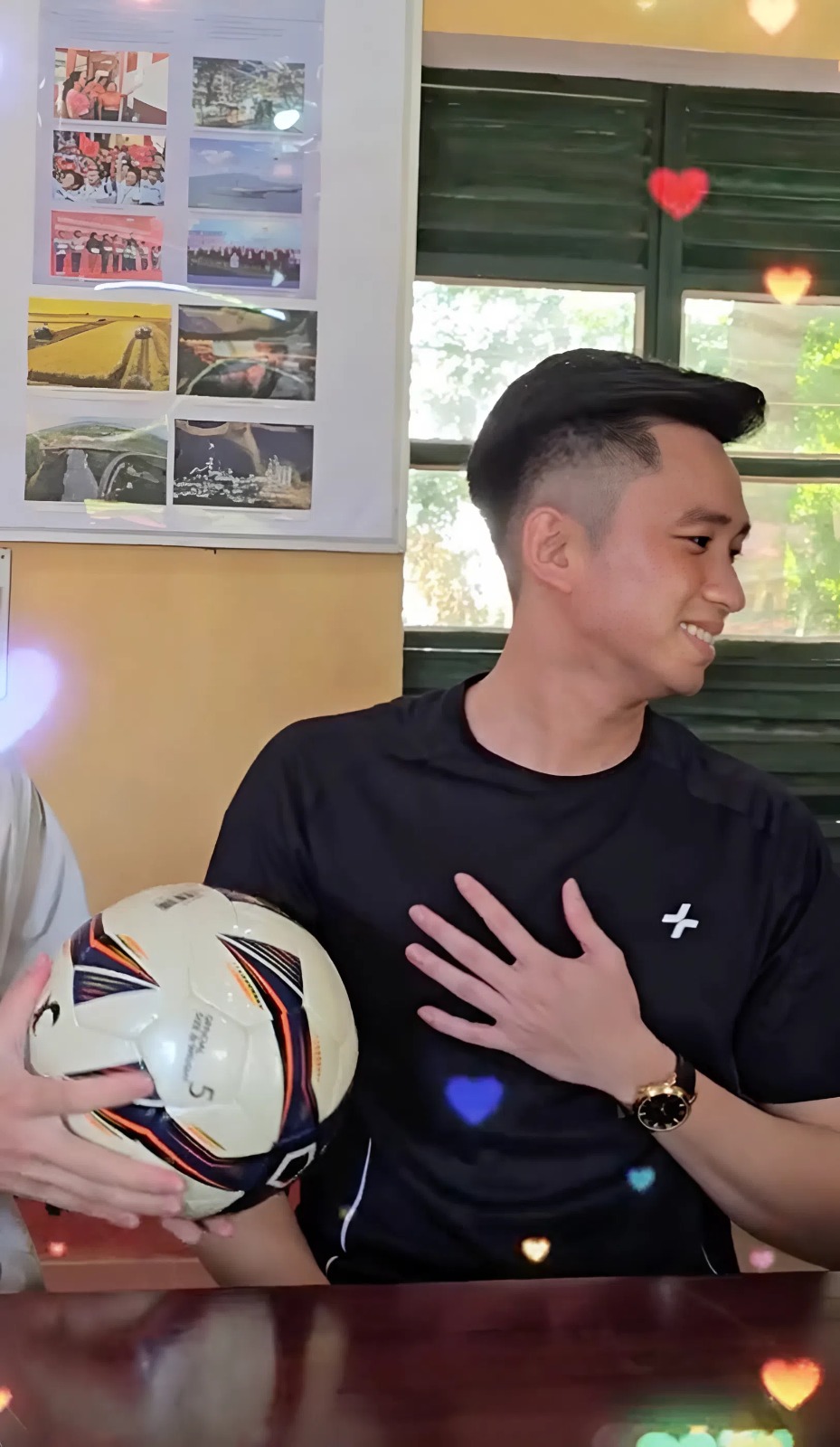 Lê Hoàng Hiệp có làn da trắng khiến fangirl phát ghen, thì ra anh quân nhân giữ da kĩ lắm- Ảnh 4. Lê Hoàng Hiệp có làn da trắng khiến fangirl phát ghen, thì ra anh quân nhân giữ da kĩ lắm- Ảnh 4.