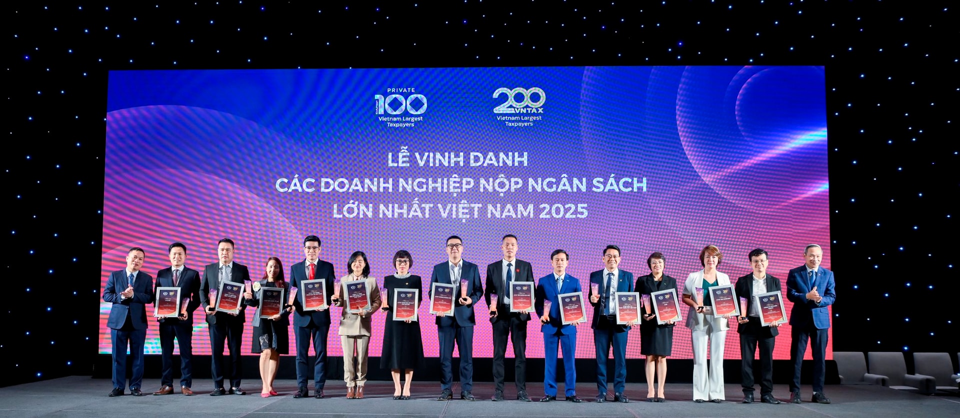 Lễ Vinh danh Doanh nghiệp nộp ngân sách lớn nhất 2025: Đại diện các doanh nghiệp đóng góp hàng trăm nghìn tỷ góp mặt- Ảnh 1. Lễ Vinh danh Doanh nghiệp nộp ngân sách lớn nhất 2025: Đại diện các doanh nghiệp đóng góp hàng trăm nghìn tỷ góp mặt- Ảnh 1.