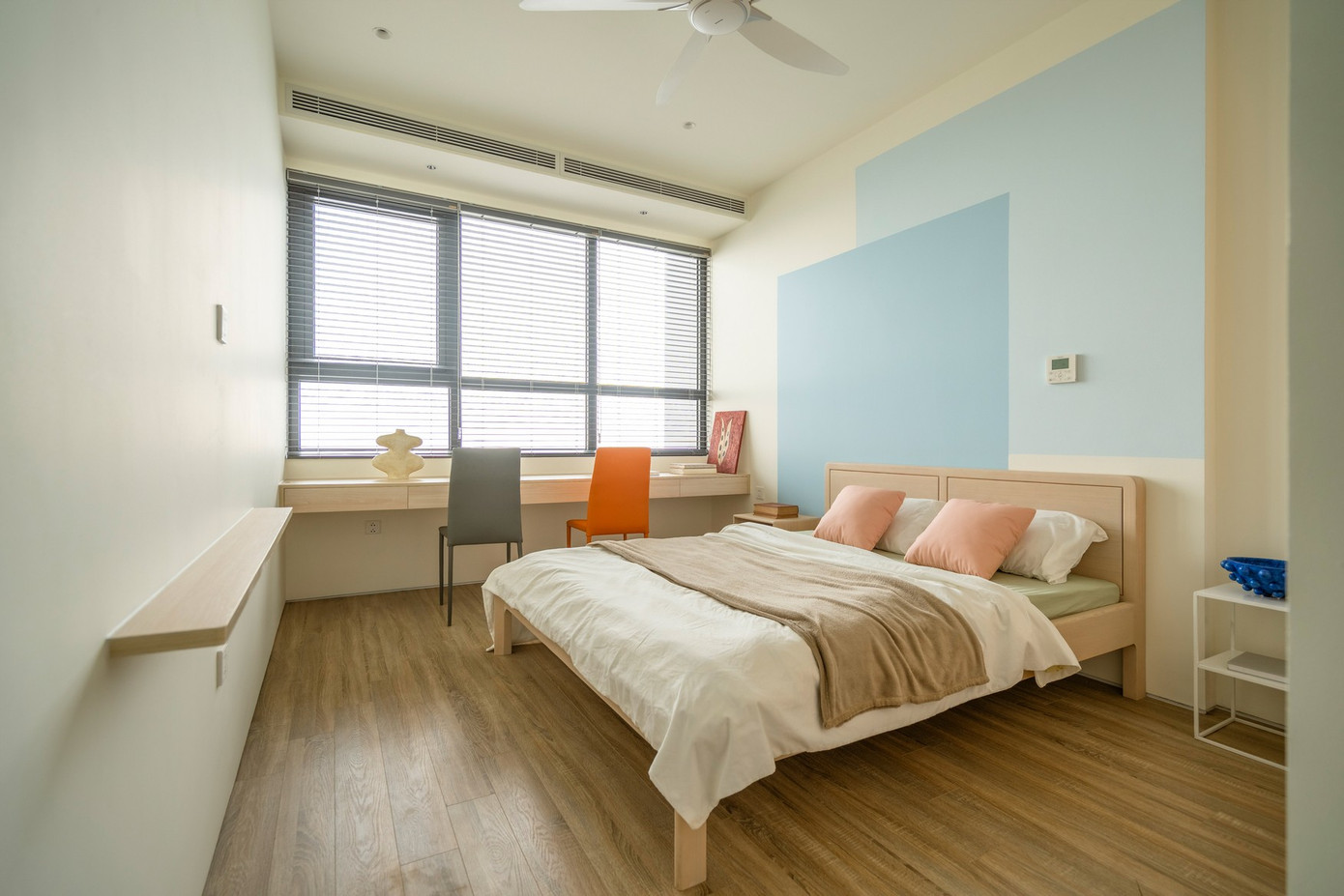 Thiết kế căn hộ 144m2 với gam màu tươi sáng khởi tạo năng lượng tích cực cho gia chủ- Ảnh 10. Thiết kế căn hộ 144m2 với gam màu tươi sáng khởi tạo năng lượng tích cực cho gia chủ- Ảnh 10.