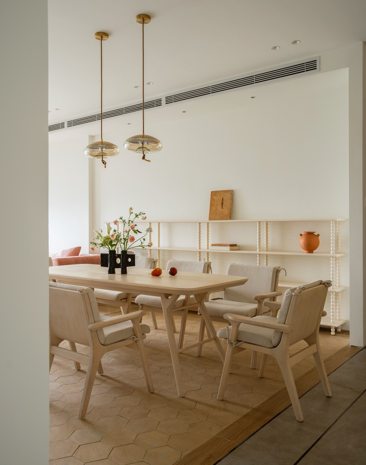 Thiết kế căn hộ 144m2 với gam màu tươi sáng khởi tạo năng lượng tích cực cho gia chủ- Ảnh 8. Thiết kế căn hộ 144m2 với gam màu tươi sáng khởi tạo năng lượng tích cực cho gia chủ- Ảnh 8.