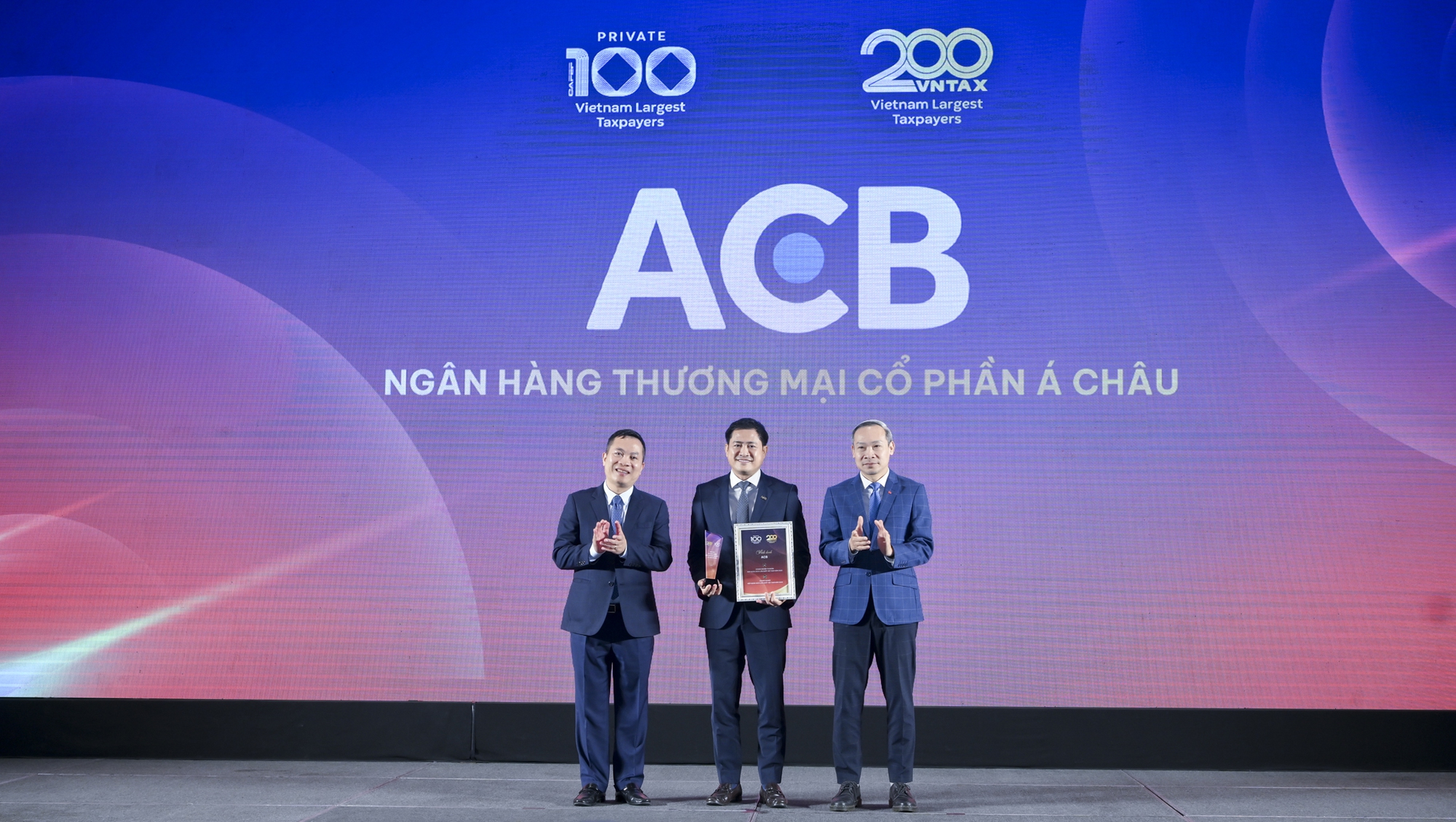 Đóng góp hàng nghìn tỷ đồng, nhiều ngân hàng được vinh danh trong nhóm doanh nghiệp nộp ngân sách lớn nhất Việt Nam- Ảnh 4. Đóng góp hàng nghìn tỷ đồng, nhiều ngân hàng được vinh danh trong nhóm doanh nghiệp nộp ngân sách lớn nhất Việt Nam- Ảnh 4.