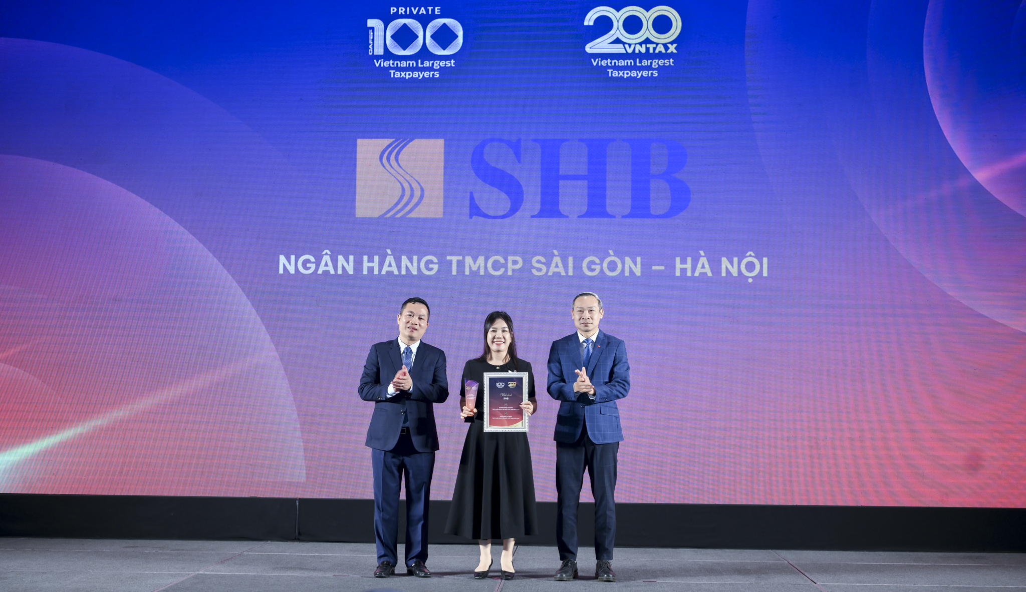 Đóng góp hàng nghìn tỷ đồng, nhiều ngân hàng được vinh danh trong nhóm doanh nghiệp nộp ngân sách lớn nhất Việt Nam- Ảnh 7. Đóng góp hàng nghìn tỷ đồng, nhiều ngân hàng được vinh danh trong nhóm doanh nghiệp nộp ngân sách lớn nhất Việt Nam- Ảnh 7.