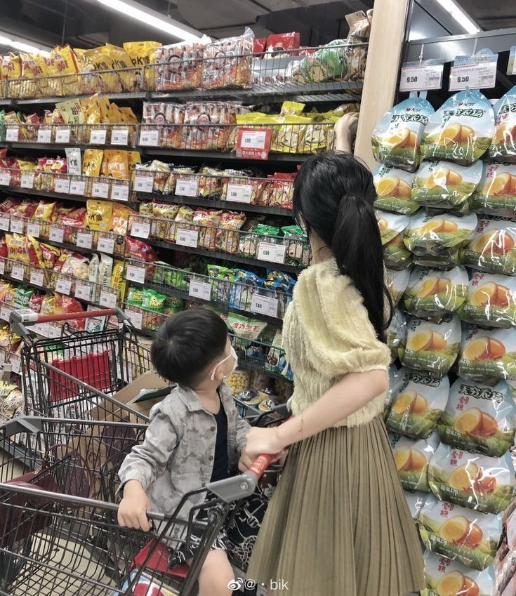 Ngày xưa cầm 20.000 đồng ra chợ còn phải trả giá, giờ tụi con nít chỉ bấm một cái là tiền đã bay- Ảnh 2. Ngày xưa cầm 20.000 đồng ra chợ còn phải trả giá, giờ tụi con nít chỉ bấm một cái là tiền đã bay- Ảnh 2.
