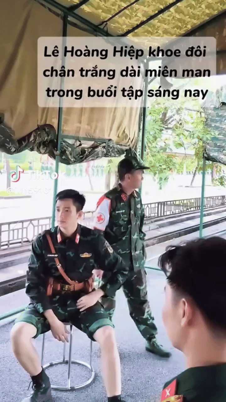 Lê Hoàng Hiệp có làn da trắng khiến fangirl phát ghen, thì ra anh quân nhân giữ da kĩ lắm- Ảnh 8. Lê Hoàng Hiệp có làn da trắng khiến fangirl phát ghen, thì ra anh quân nhân giữ da kĩ lắm- Ảnh 8.