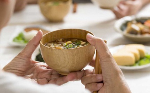 Một người đàn ông 45 tuổi ngất xỉu sau khi ăn và tử vong 4 ngày sau đó, bác sĩ tức giận: Làm sao có thể ăn 2 loại thực phẩm này cùng lúc?- Ảnh 2.