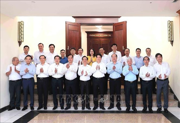 Bộ Chính trị cho ý kiến về chuẩn bị Đại hội Đảng bộ tỉnh Cà Mau và Hưng Yên- Ảnh 3. Bộ Chính trị cho ý kiến về chuẩn bị Đại hội Đảng bộ tỉnh Cà Mau và Hưng Yên- Ảnh 3.