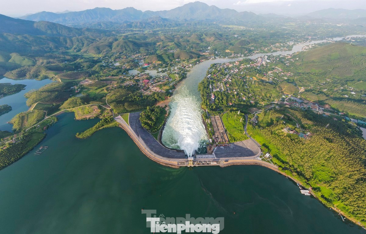 Thủy điện Thác Bà xả lũ- Ảnh 1.