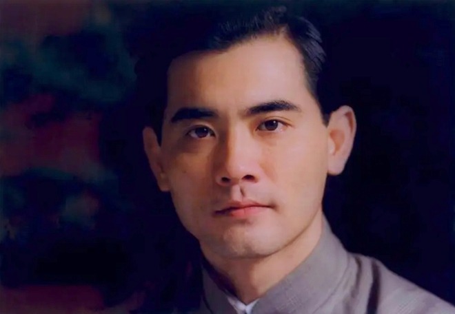 Showbiz có 1 mỹ nam được 2 nữ thần sắc đẹp yêu say đắm cũng chẳng màng, bỏ về quê nuôi vịt chăn ngan- Ảnh 2. Showbiz có 1 mỹ nam được 2 nữ thần sắc đẹp yêu say đắm cũng chẳng màng, bỏ về quê nuôi vịt chăn ngan- Ảnh 2.