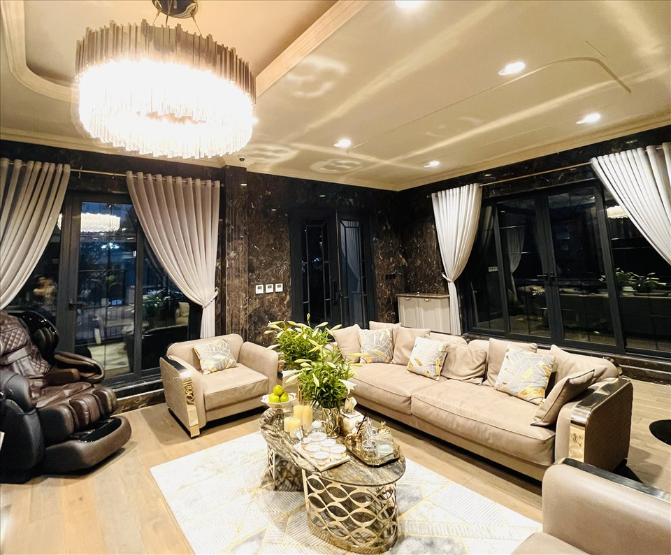 Nữ diễn viên giàu nhất miền Bắc: Sở hữu biệt thự 600m2, kim cương chất đầy nhà, sắm 100 bộ đồ chỉ để đóng 1 phim- Ảnh 4. Nữ diễn viên giàu nhất miền Bắc: Sở hữu biệt thự 600m2, kim cương chất đầy nhà, sắm 100 bộ đồ chỉ để đóng 1 phim- Ảnh 4.
