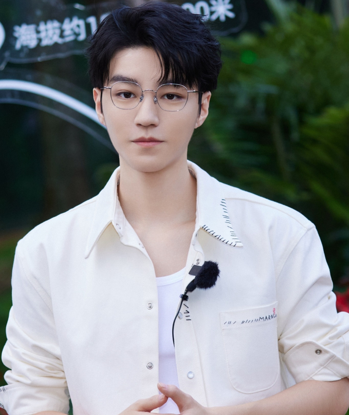 Chuyện gì đang xảy ra với nam thần đẹp trai nhất showbiz?- Ảnh 10. Chuyện gì đang xảy ra với nam thần đẹp trai nhất showbiz?- Ảnh 10.